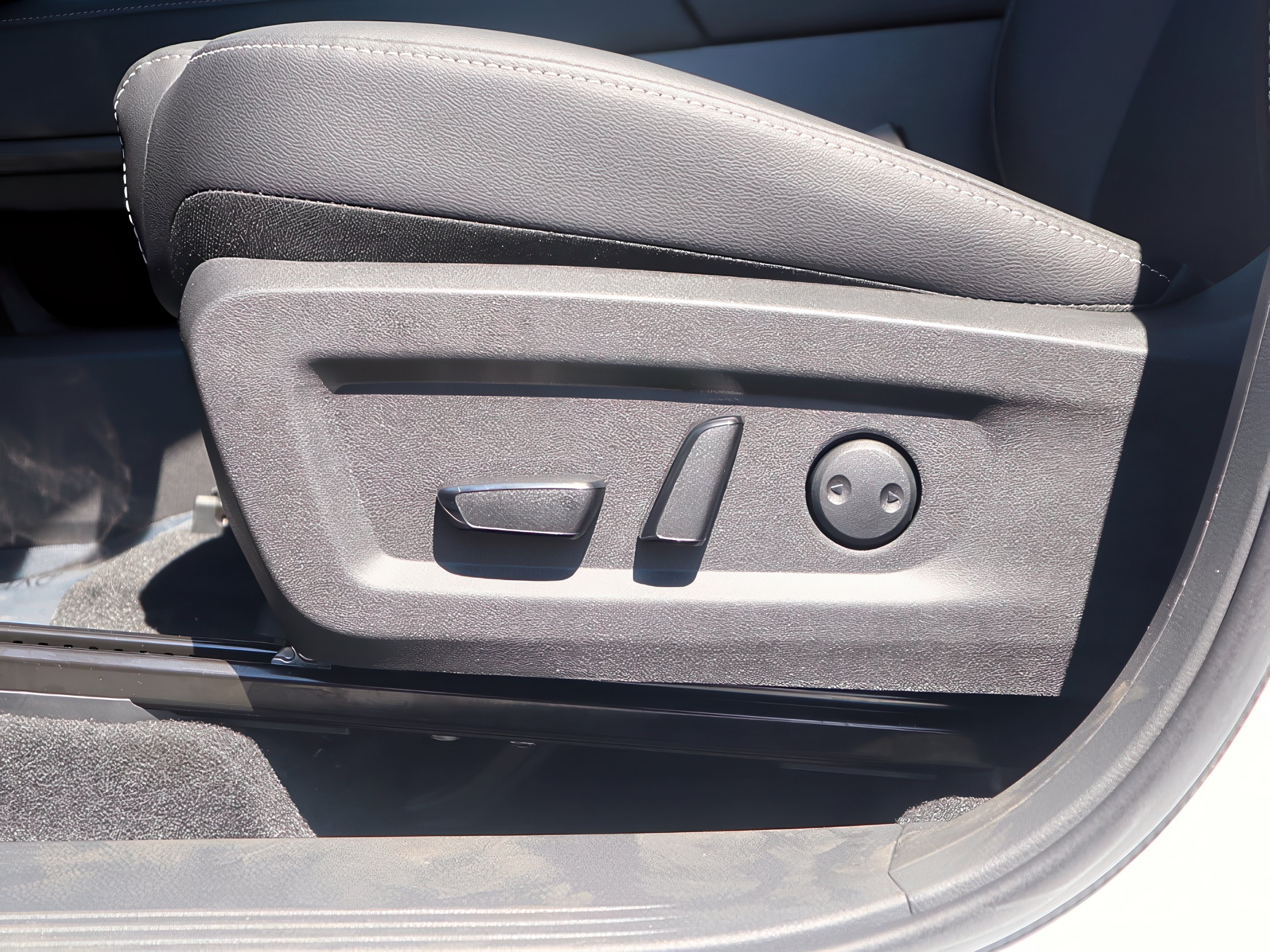 2025 Nissan Murano SV photo 12