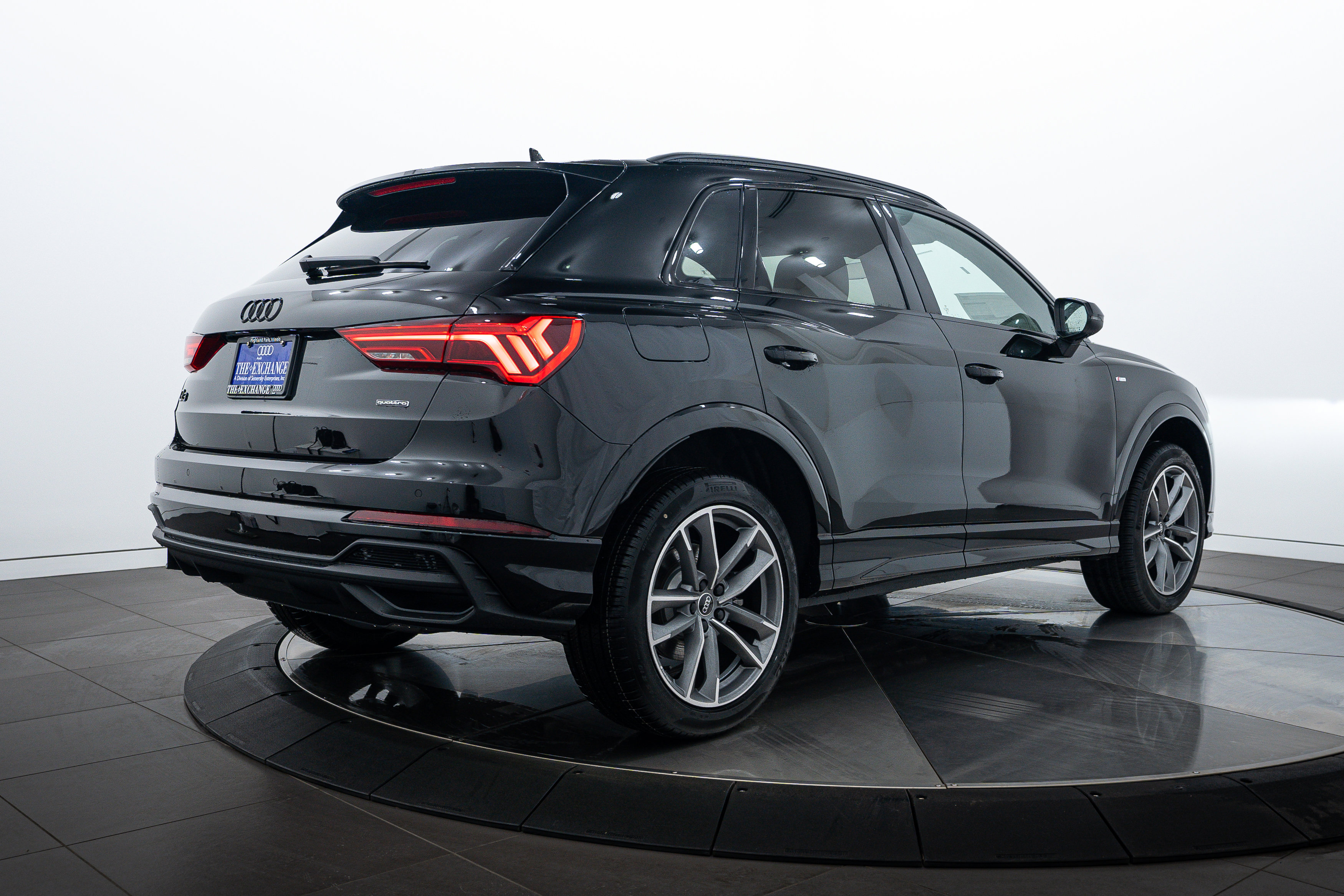 2025 Audi Q3 S line Premium photo 2