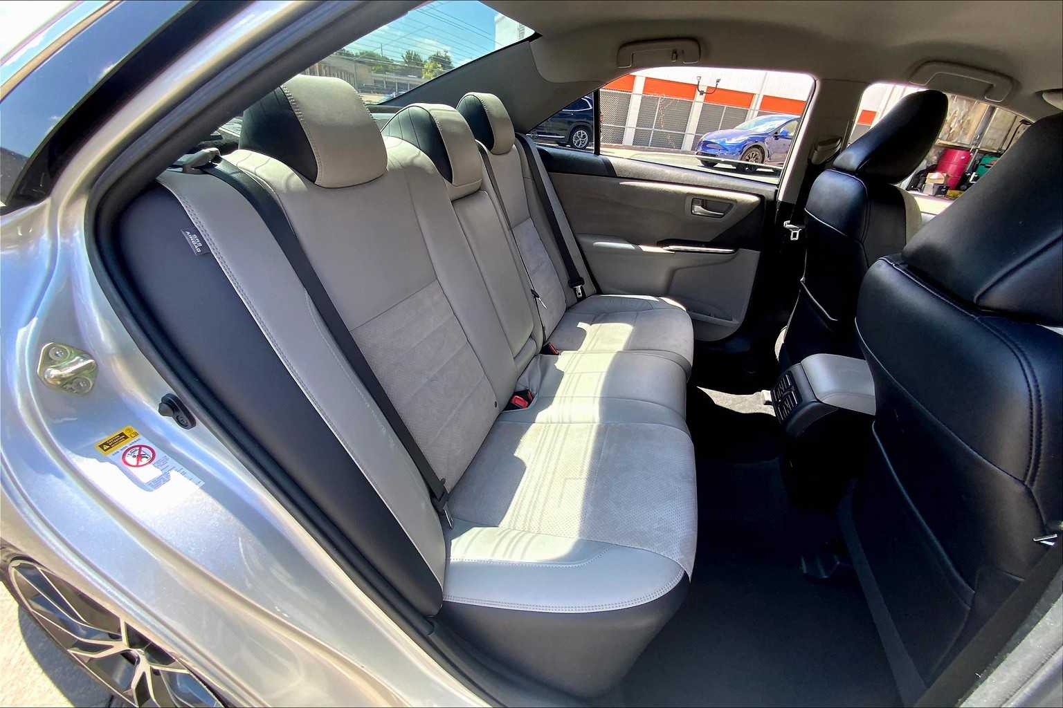 2017 Toyota Camry XSE photo 18