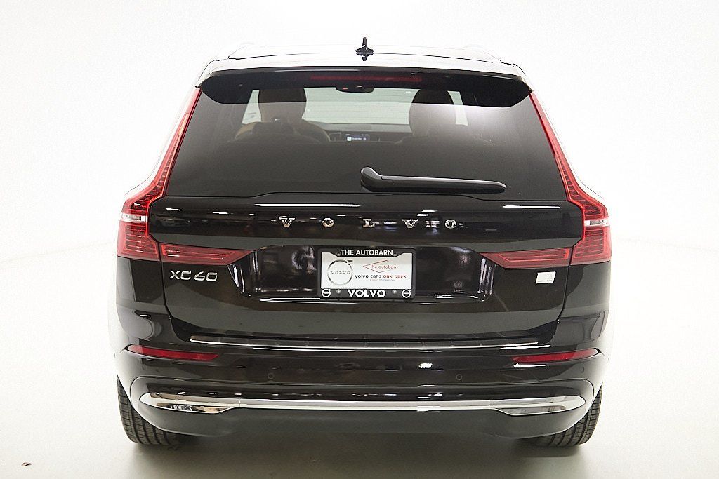 2023 VOLVO XC60 - Image 7