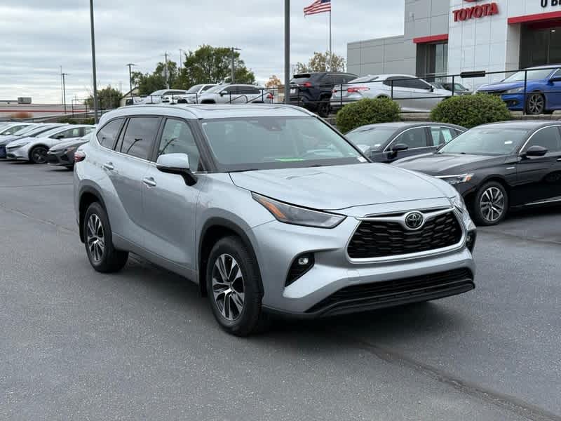 2024 Toyota Highlander XLE's photo