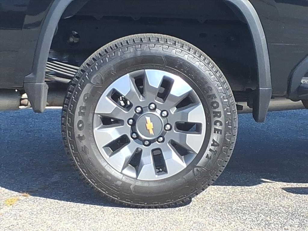 2024 Chevrolet Silverado 2500HD Custom photo 2