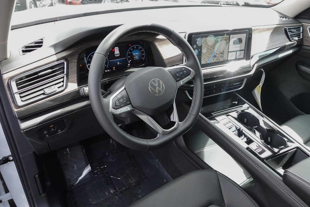 2025 Volkswagen Atlas SEL photo 11