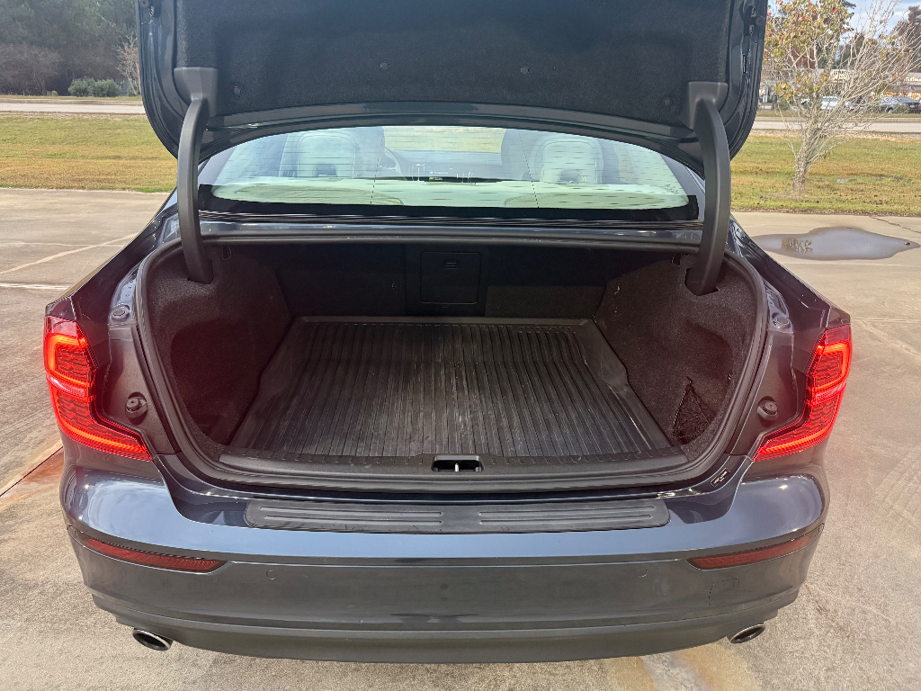 2020 Volvo S60 T5 Momentum photo 3