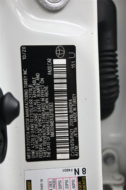 2020 Toyota C-HR LE photo 4
