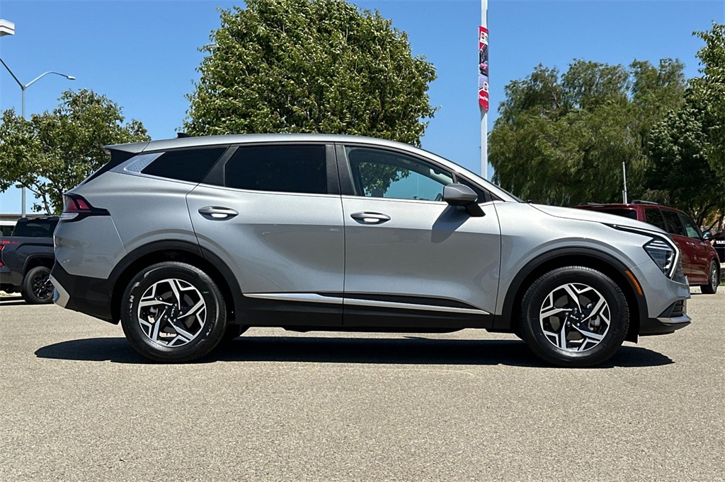 2024 Kia Sportage LX photo 3