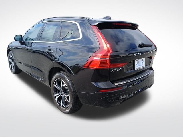 2022 Volvo XC60 B5 Momentum photo 5