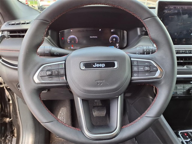 2025 Jeep Compass Trailhawk photo 9