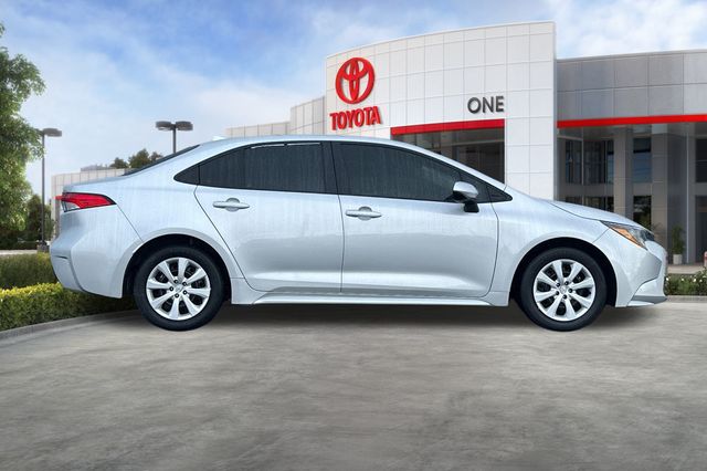 2024 Toyota Corolla LE photo 3