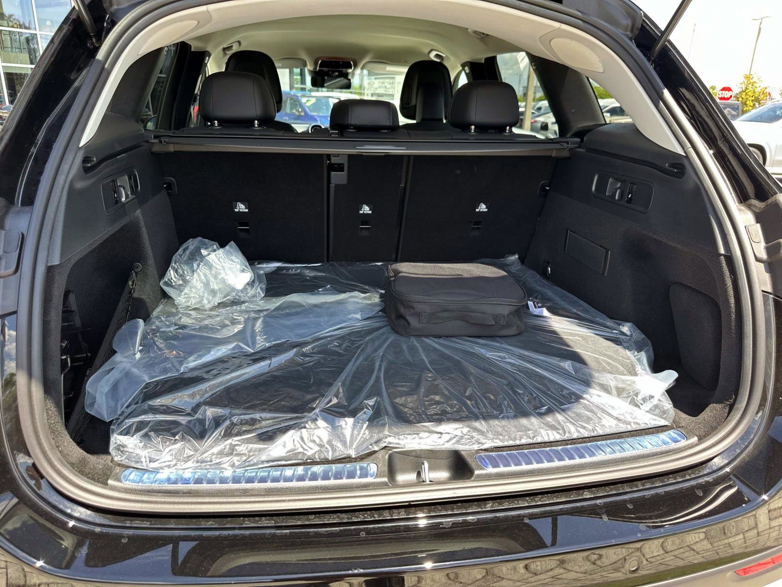 2025 Mercedes Benz GLC 350e 4MATIC photo 9