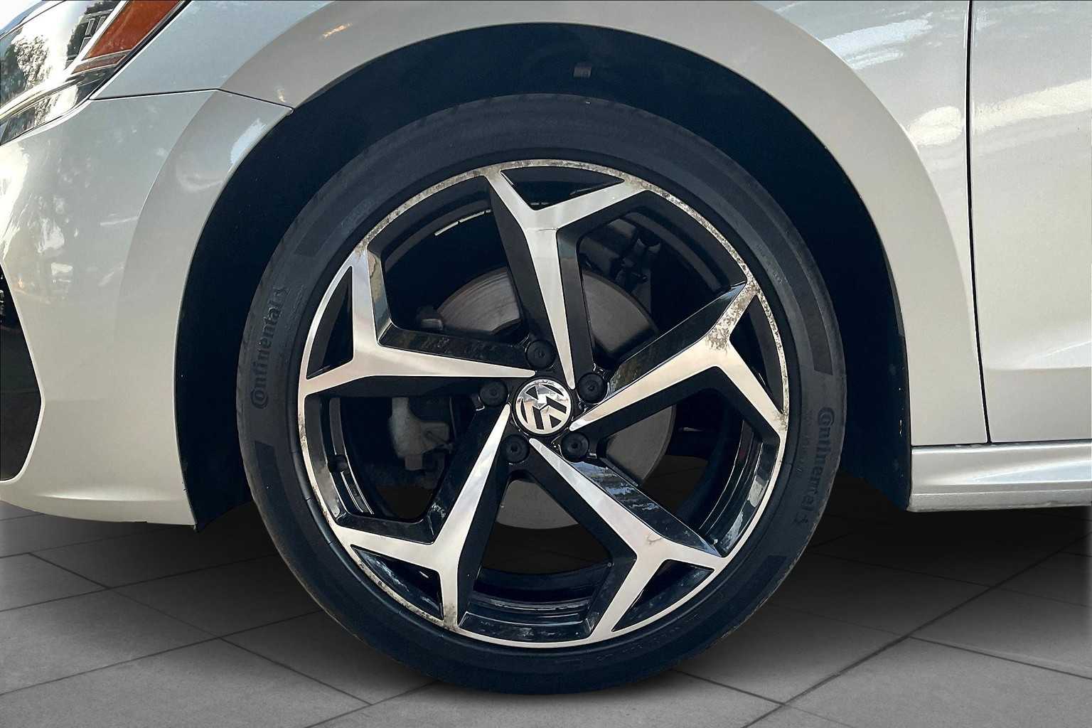 2020 Volkswagen Passat 2.0T R-Line photo 10