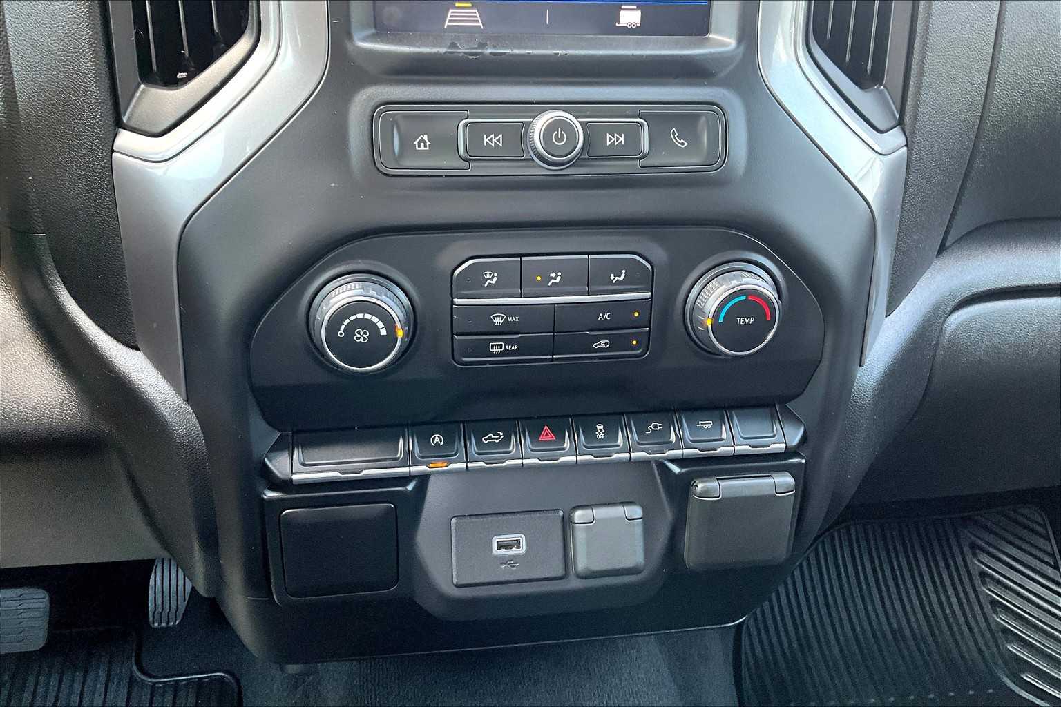 2020 Chevrolet Silverado 1500 Custom photo 32
