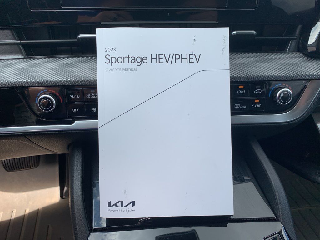 2023 Kia Sportage Hybrid LX photo 11