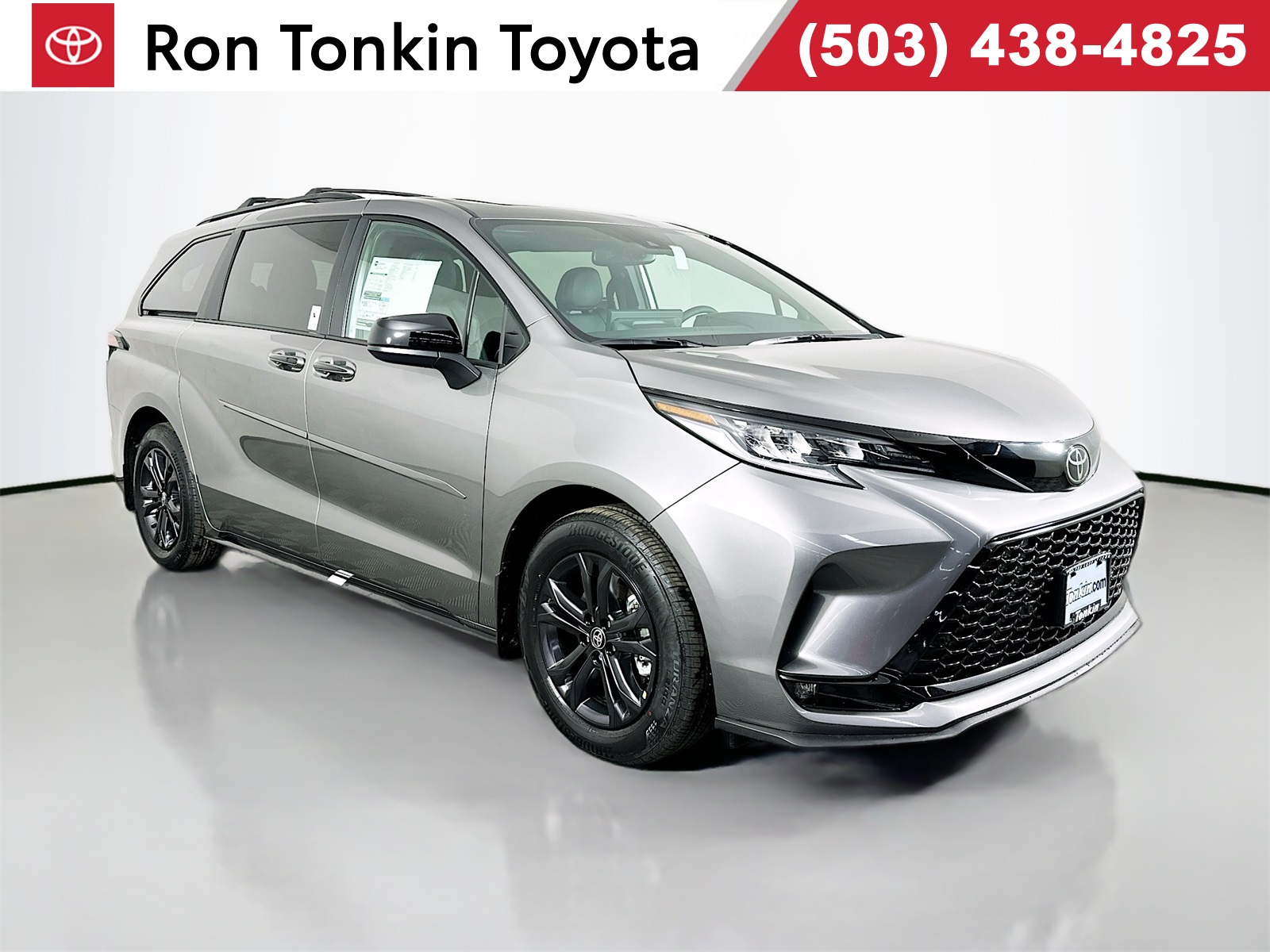 2026 Toyota Sienna XSE's photo