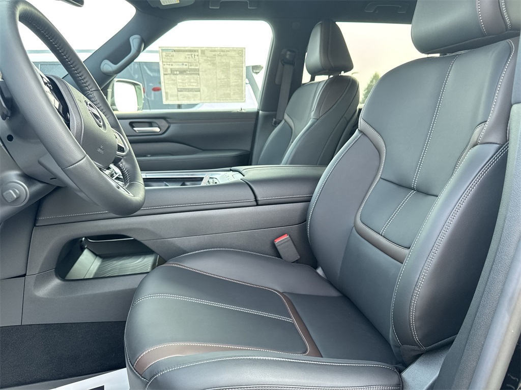 2025 Nissan Armada SL photo 16