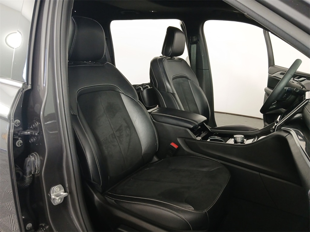 2023 Jeep Grand Cherokee Altitude photo 15
