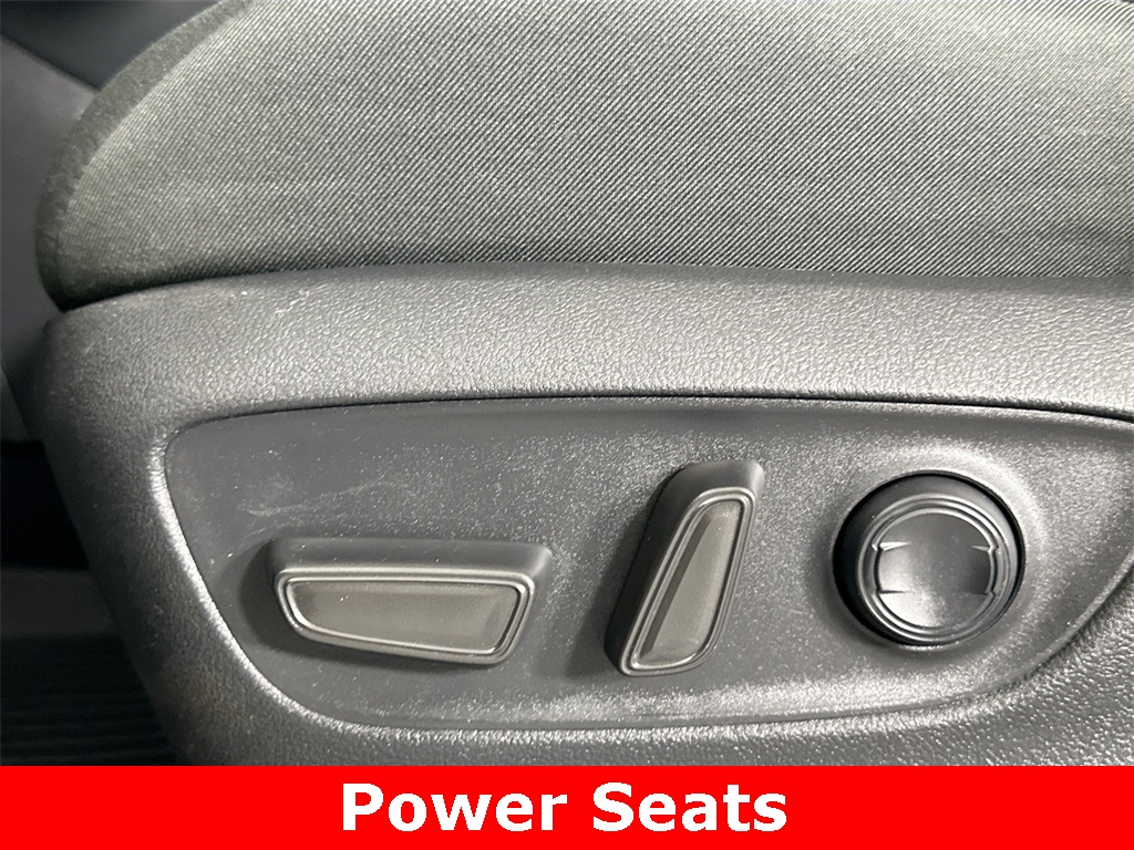 2024 Toyota RAV4 XLE photo 5