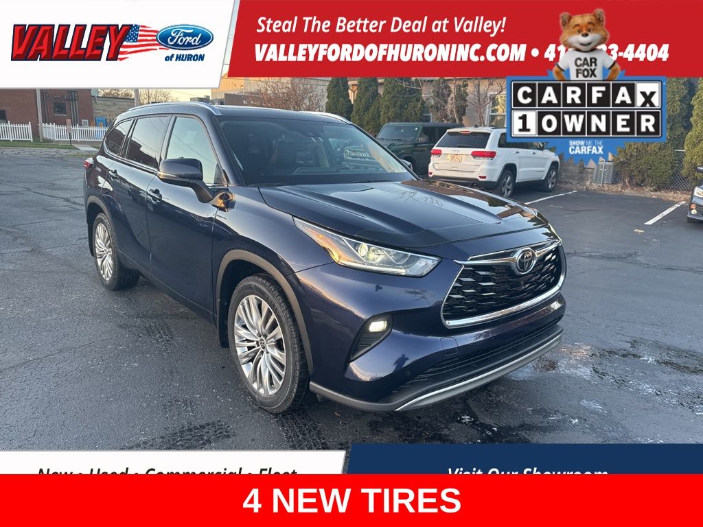 2022 Toyota Highlander Platinum's photo