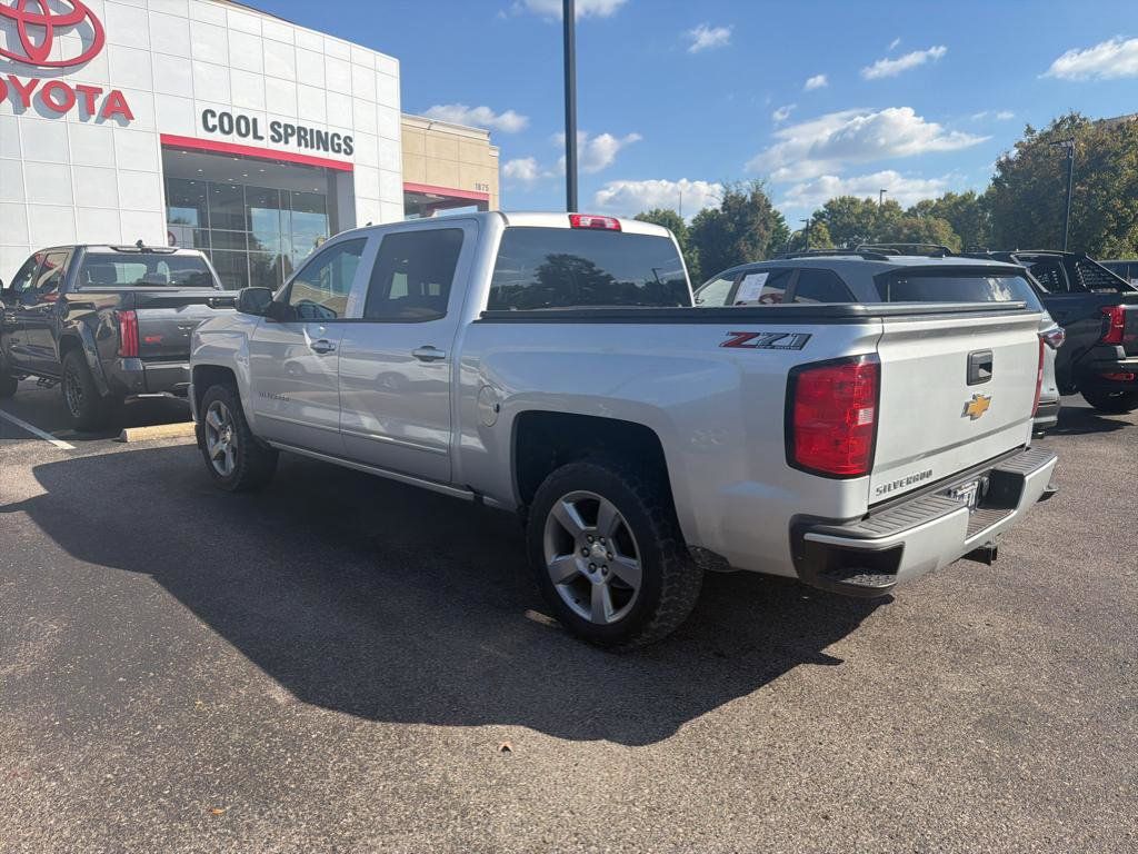 2018 Chevrolet Silverado 1500 LT photo 3