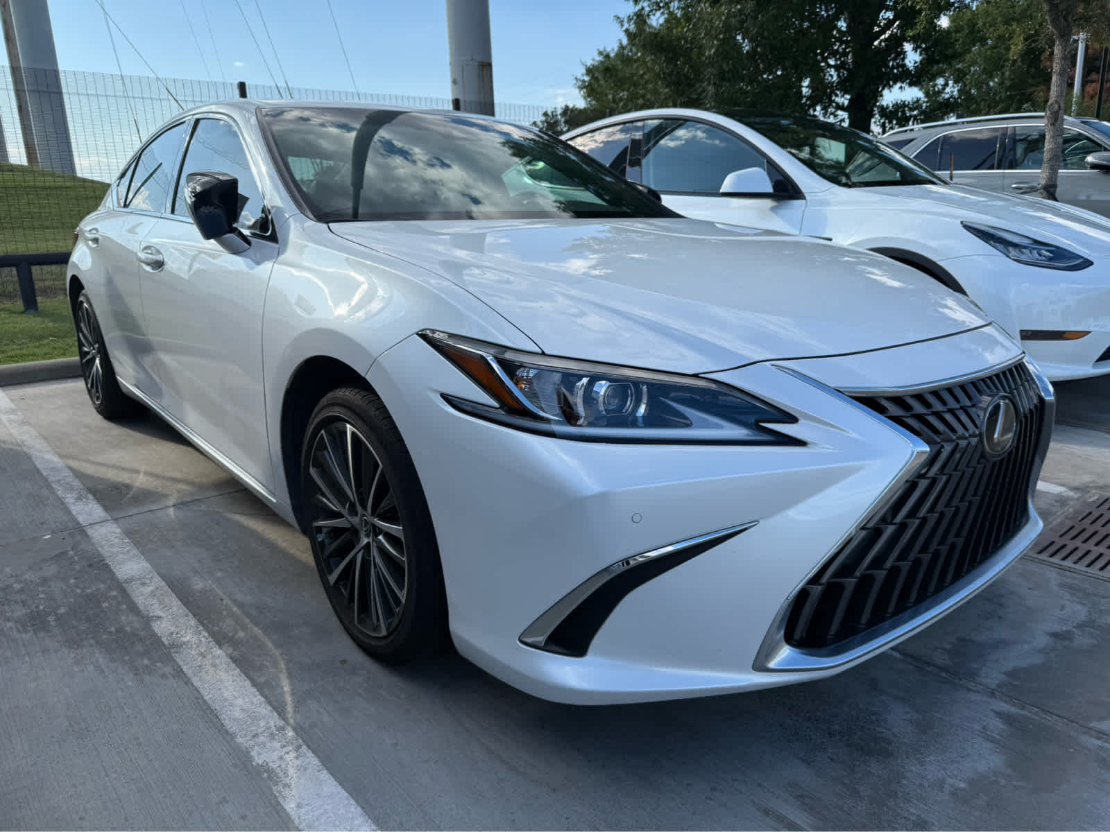 2024 Lexus ES 350 Premium photo 2