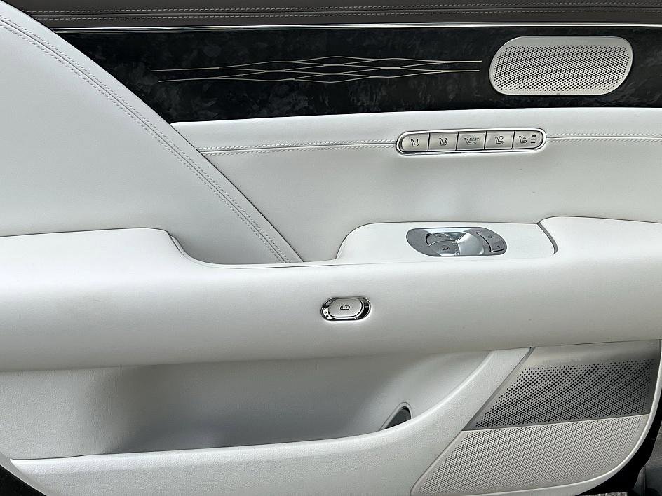 2025 Genesis G90 3.5T E-Supercharger photo 11