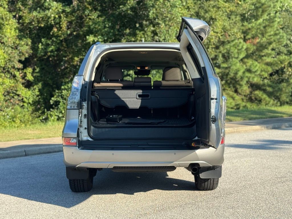 2023 Lexus GX 460 Luxury photo 13