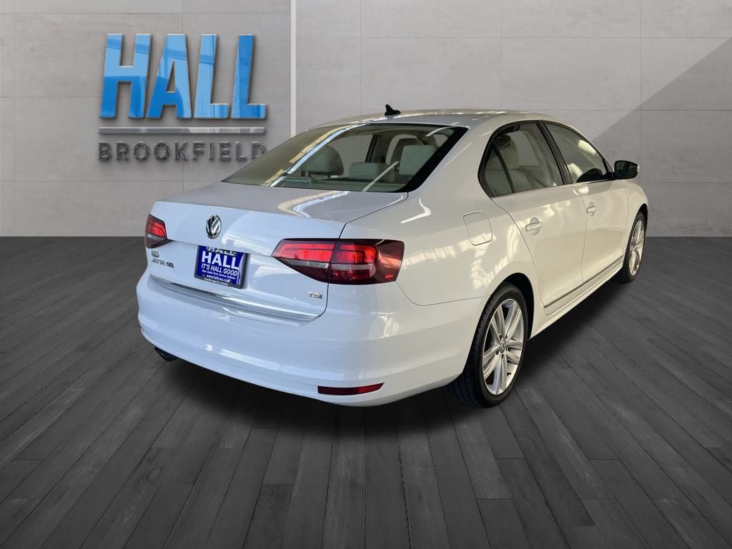 2017 Volkswagen Jetta 1.8T SEL photo 4