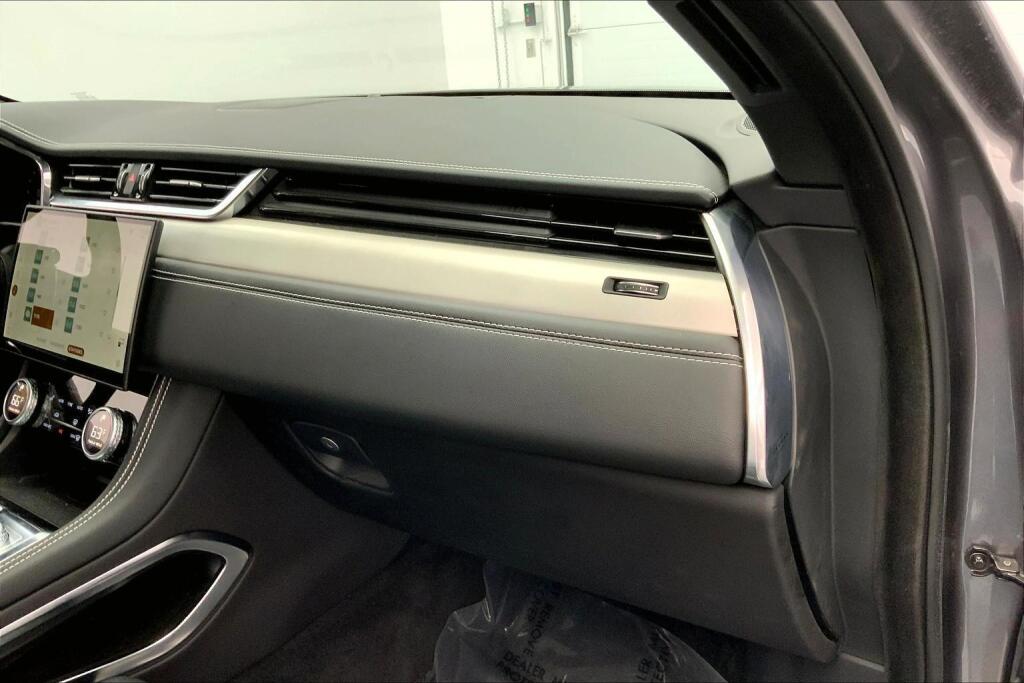 2025 Jaguar F-PACE P250 R-Dynamic S photo 13