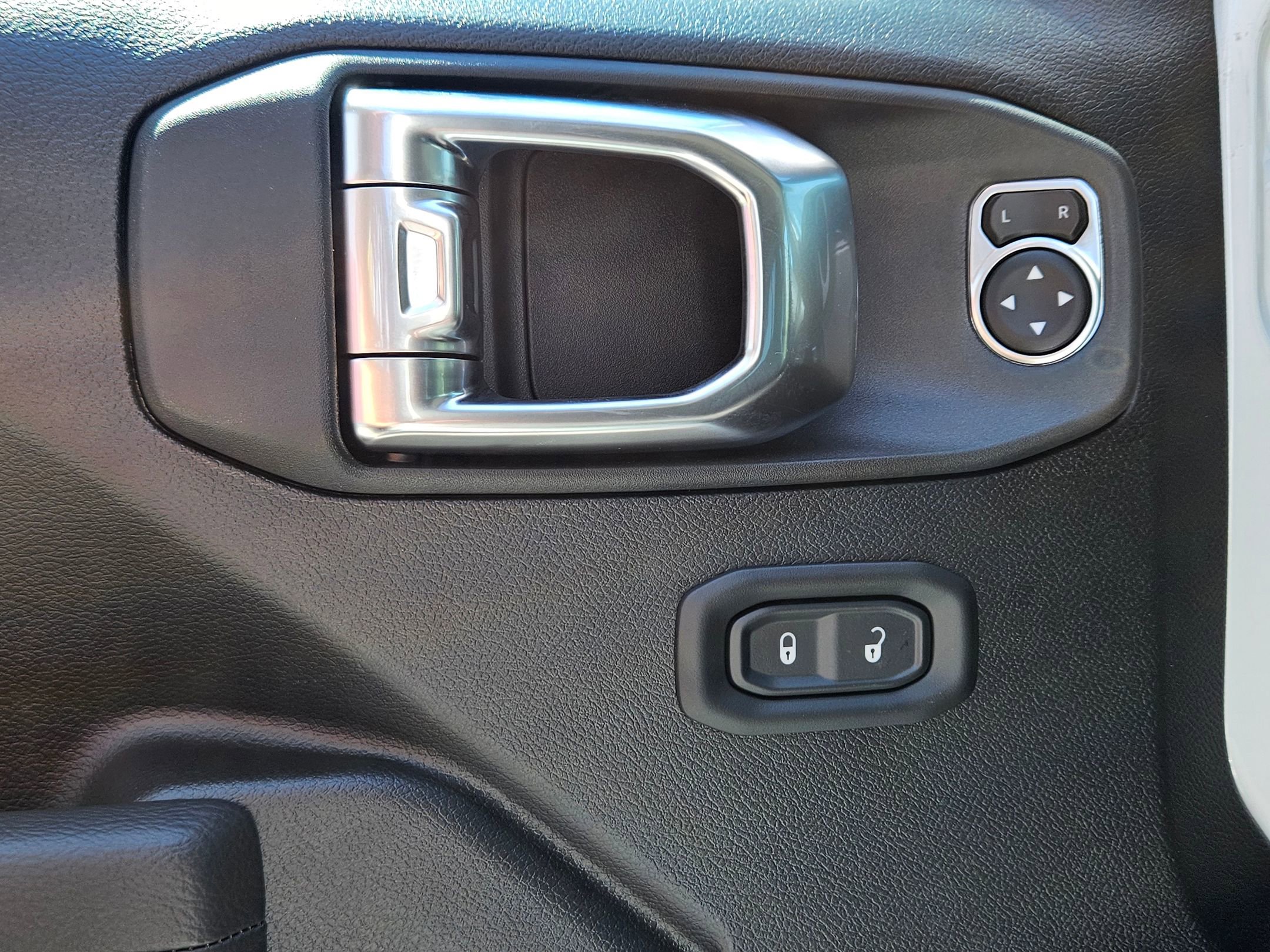 2025 Jeep Gladiator Sport S photo 17