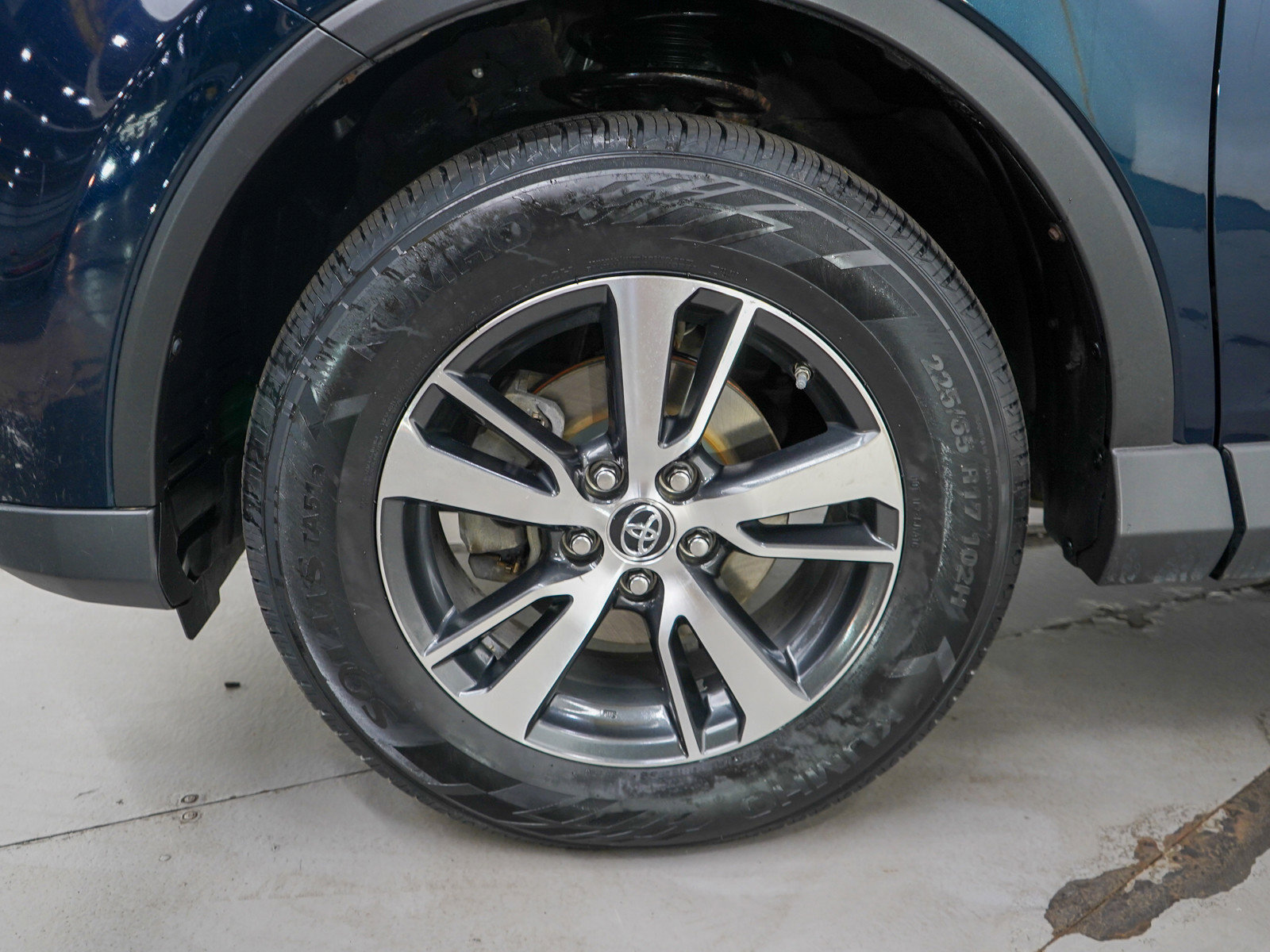 2017 Toyota RAV4 XLE photo 27