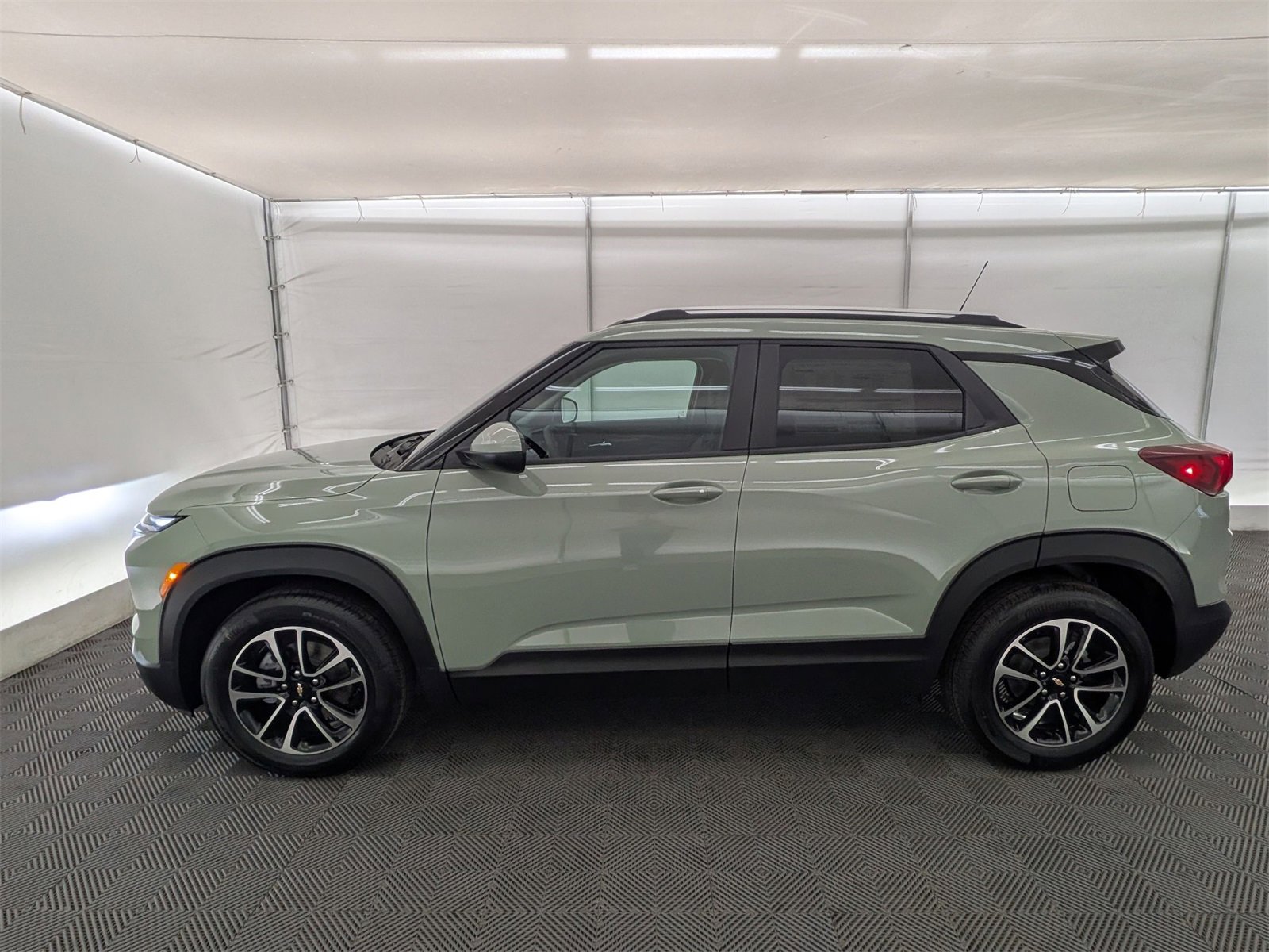 2026 Chevrolet Trailblazer LT photo 2