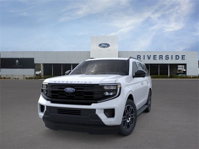 2025 Ford Expedition photo 2