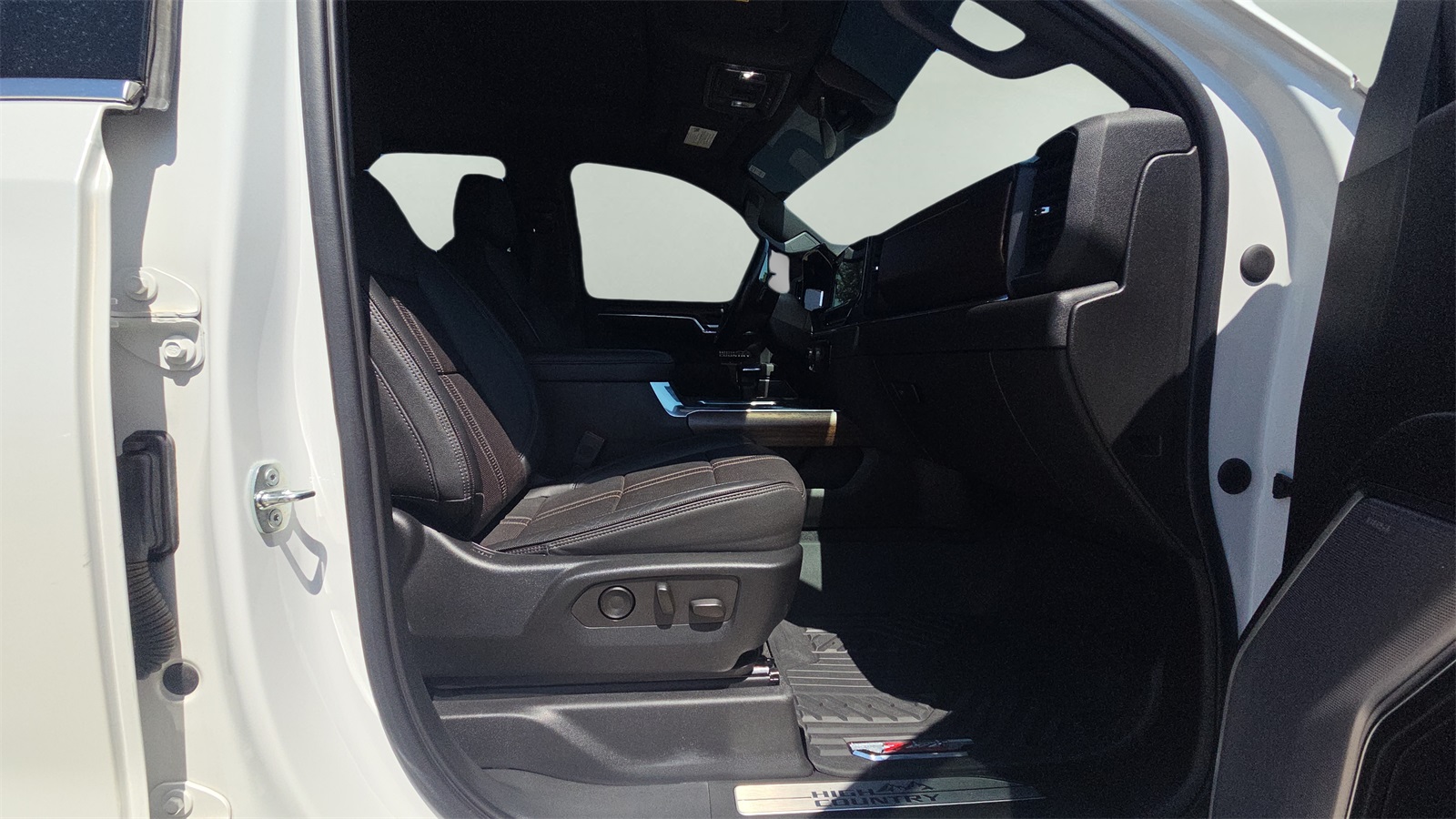 2022 Chevrolet Silverado 1500 High Country photo 13