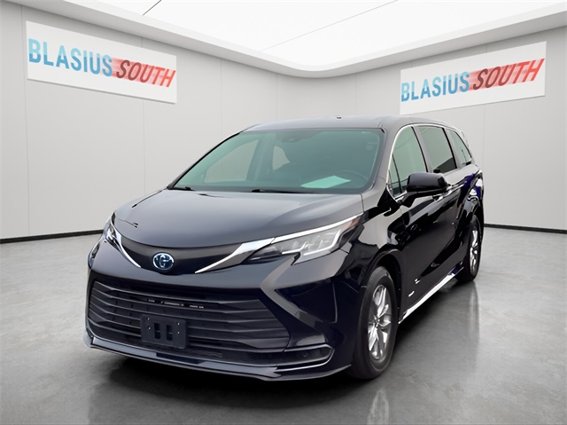 2021 Toyota Sienna LE photo 7