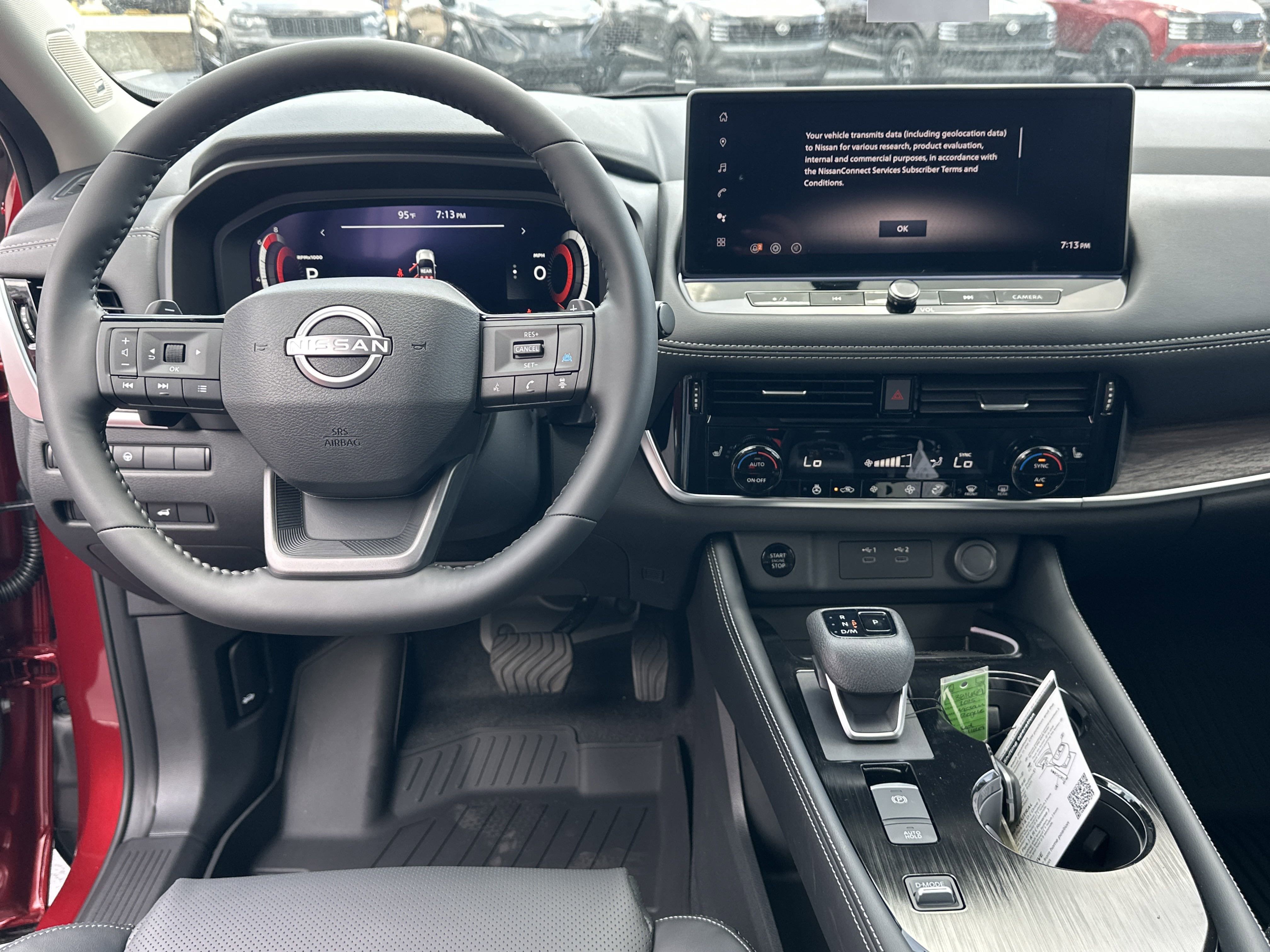 2025 Nissan Rogue Platinum photo 3