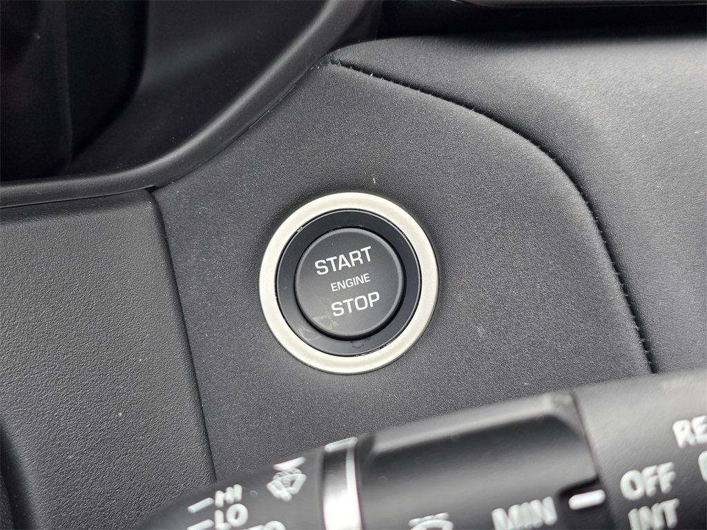 2026 Land Rover Range Rover Velar SE photo 10