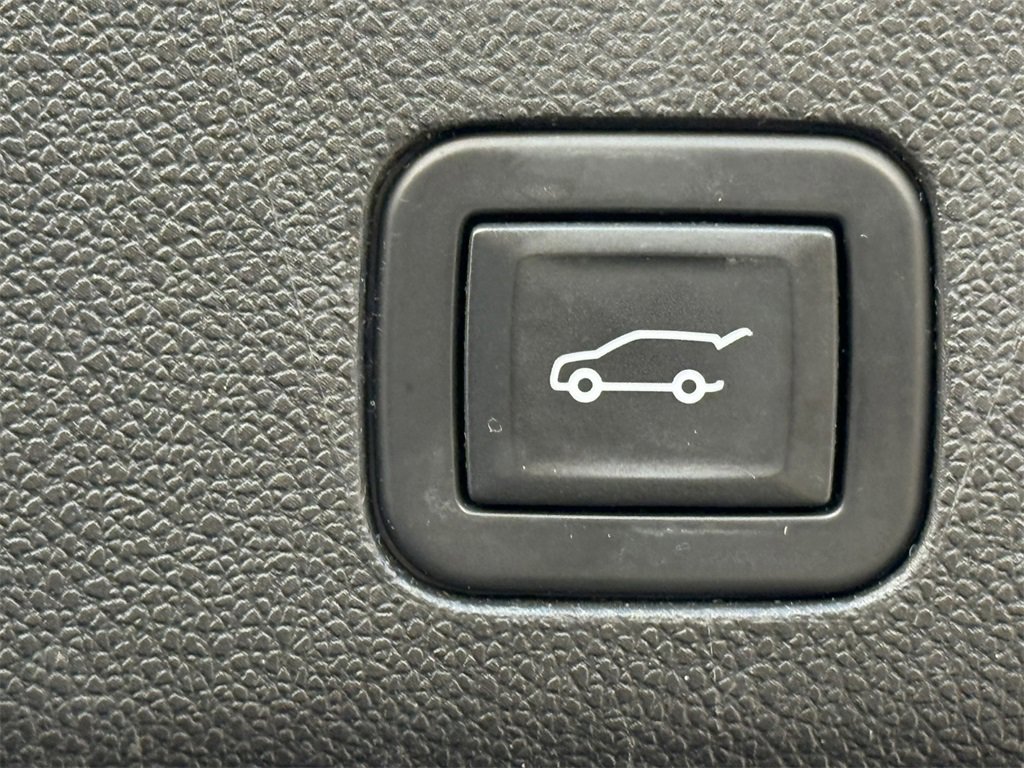 2021 GMC YUKON XL - Image 34