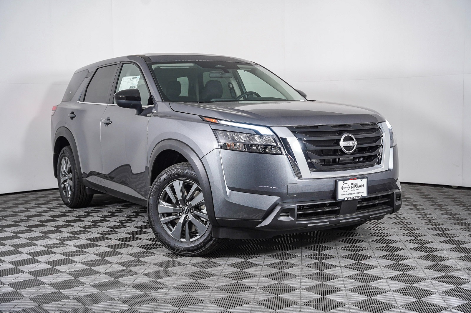 2025 Nissan Pathfinder S's photo