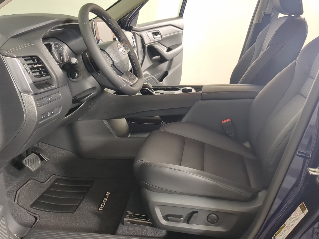 2026 Nissan Rogue SV photo 5
