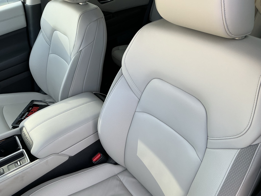 2024 Nissan Pathfinder SL photo 3