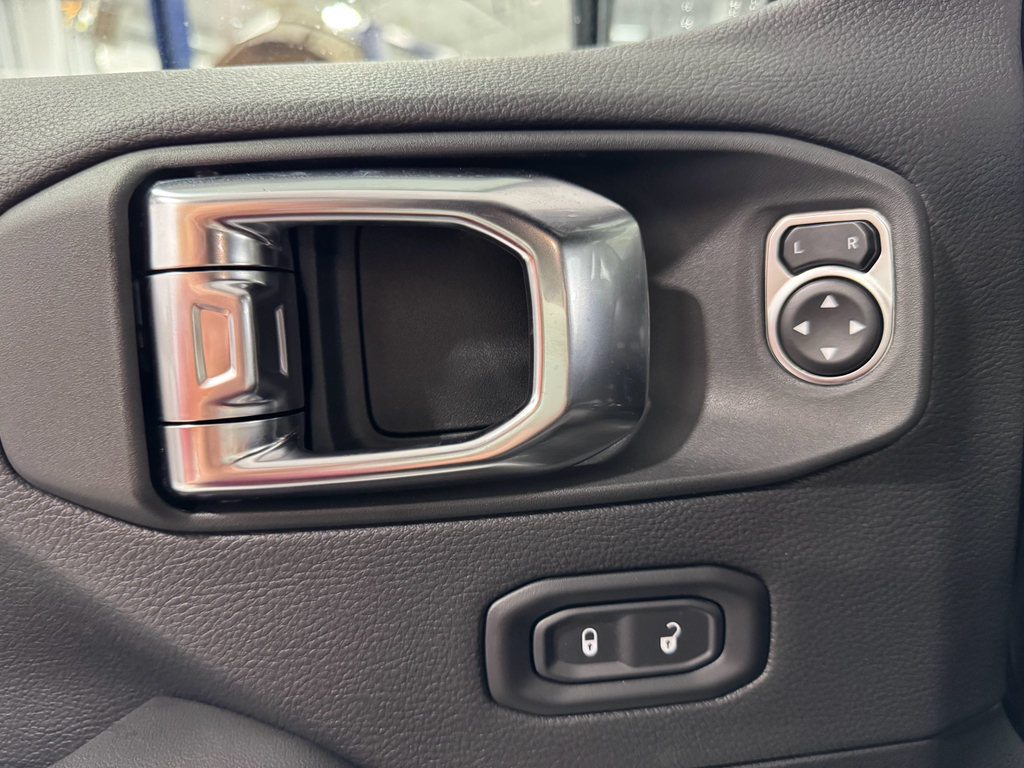 2025 Jeep Wrangler Rubicon X photo 21