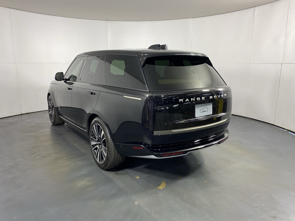 2024 Land Rover Range Rover SE photo 6