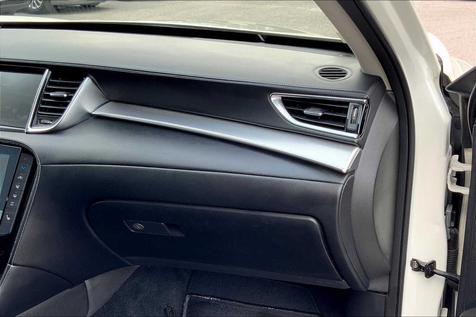 2019 Infiniti QX50 Essential photo 18