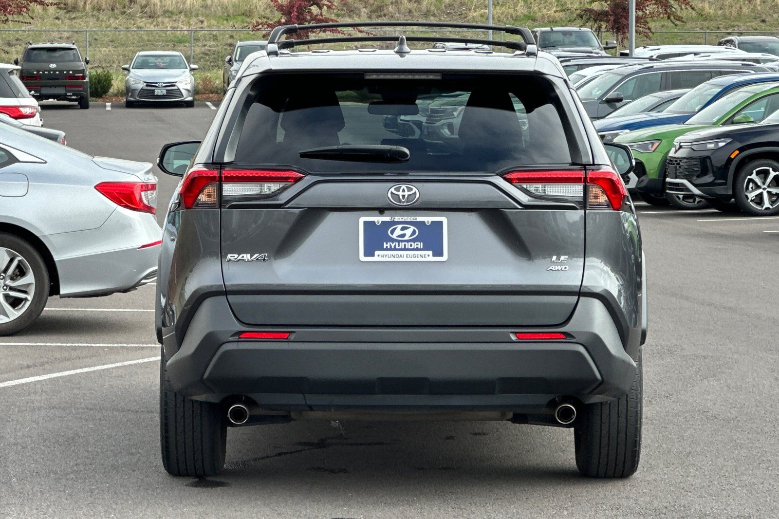 2021 Toyota RAV4 LE photo 3
