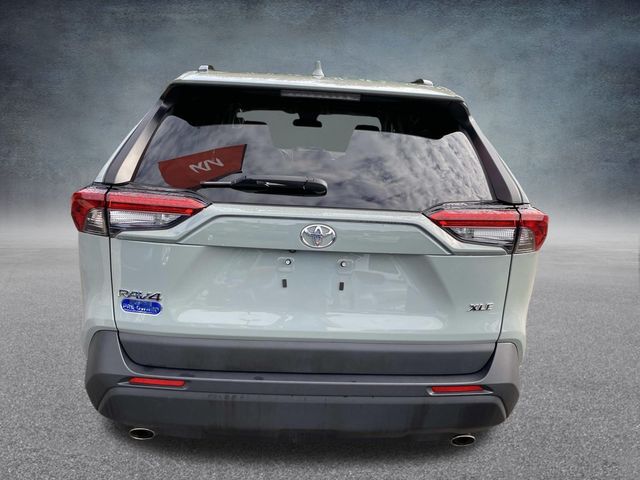 2023 Toyota RAV4 XLE photo 4