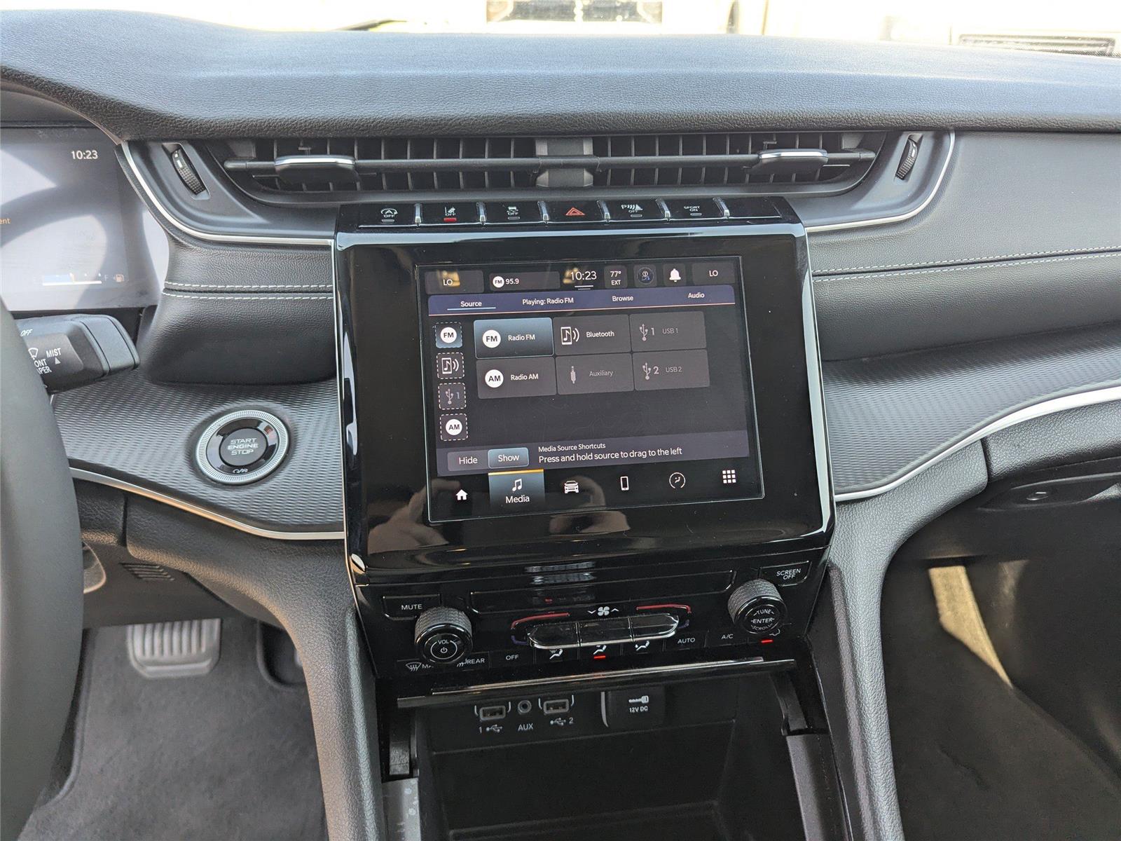 2023 Jeep Grand Cherokee Laredo photo 23
