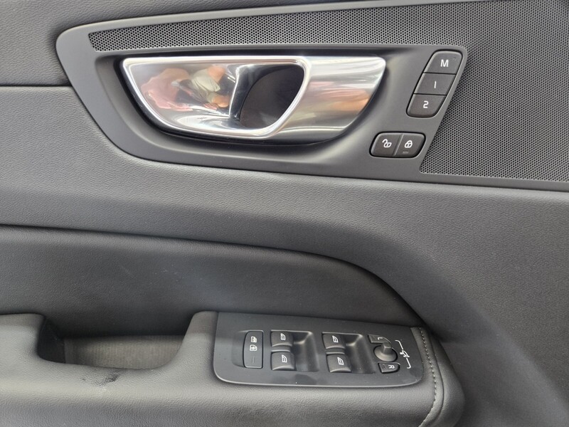 2025 Volvo XC60 B5 Plus photo 34
