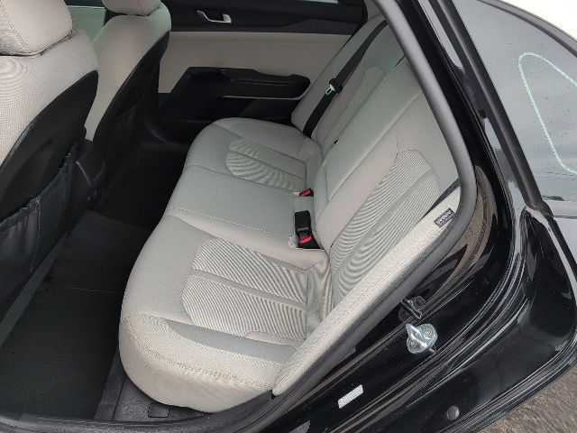 2022 Kia K5 LXS photo 2