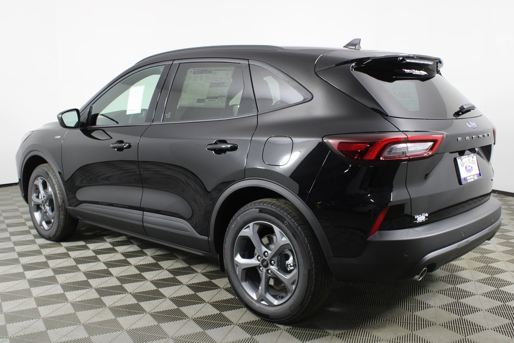 2026 Ford Escape ST-Line photo 4