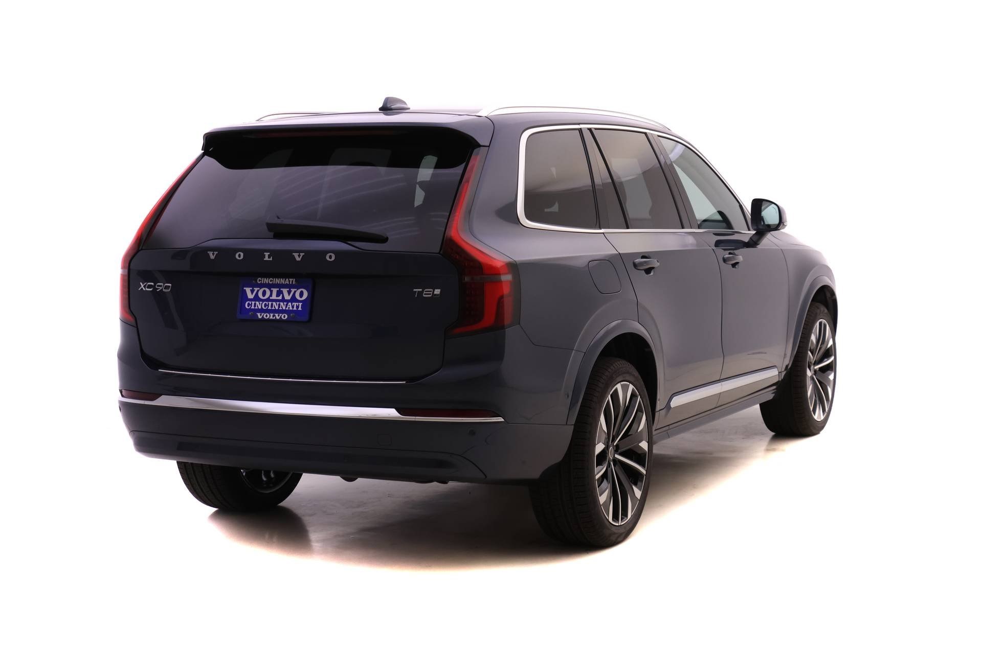 2026 Volvo XC90 T8 Plus photo 4